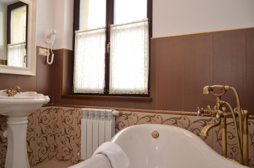 Chateau Royal Hotel Berezivka Pokoj fotografie