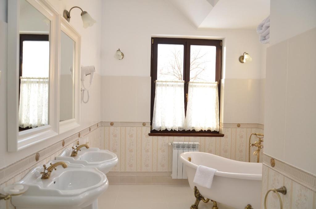 Chateau Royal Hotel Berezivka Pokoj fotografie